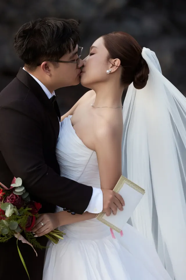 An & Khoi dưới khăn voan giữa khu rừng đầy nắng